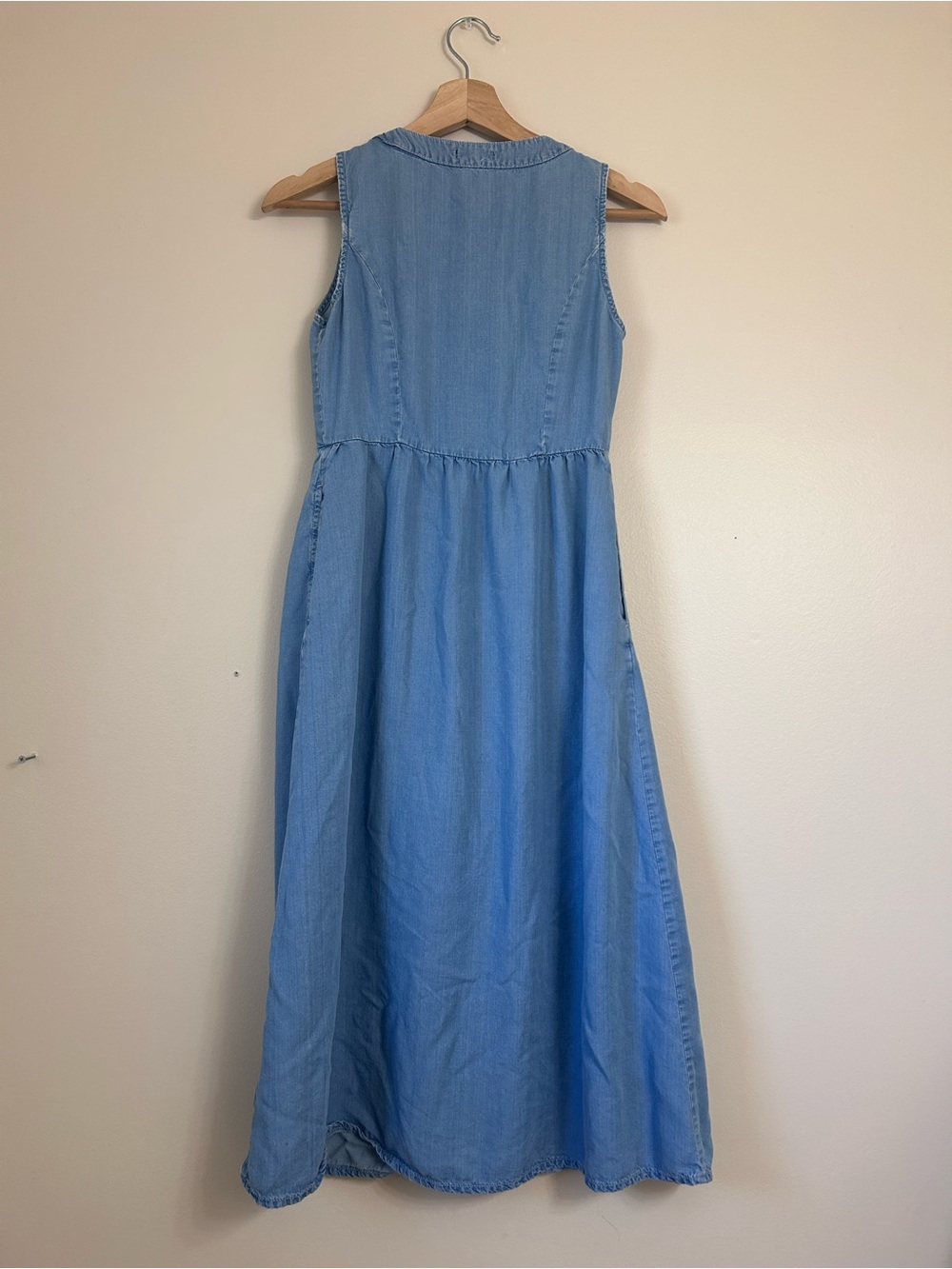 Reitmans Light Wash Lyocell Chambray Sleeveless Button Front Maxi Dress Size 2 - Picture 3 of 7